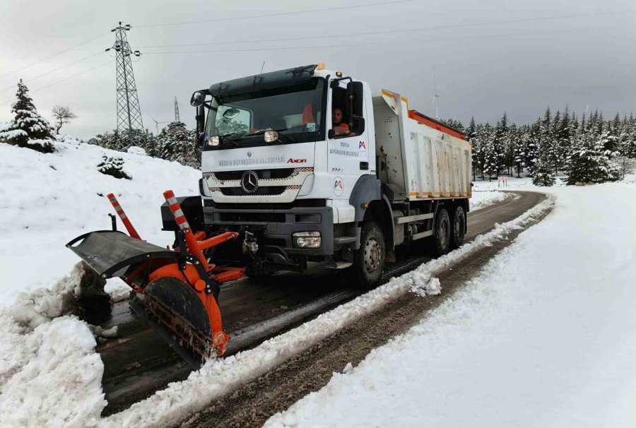Mersin’in Yüksek Kesimlerinde Karla Mücadele Sürüyor