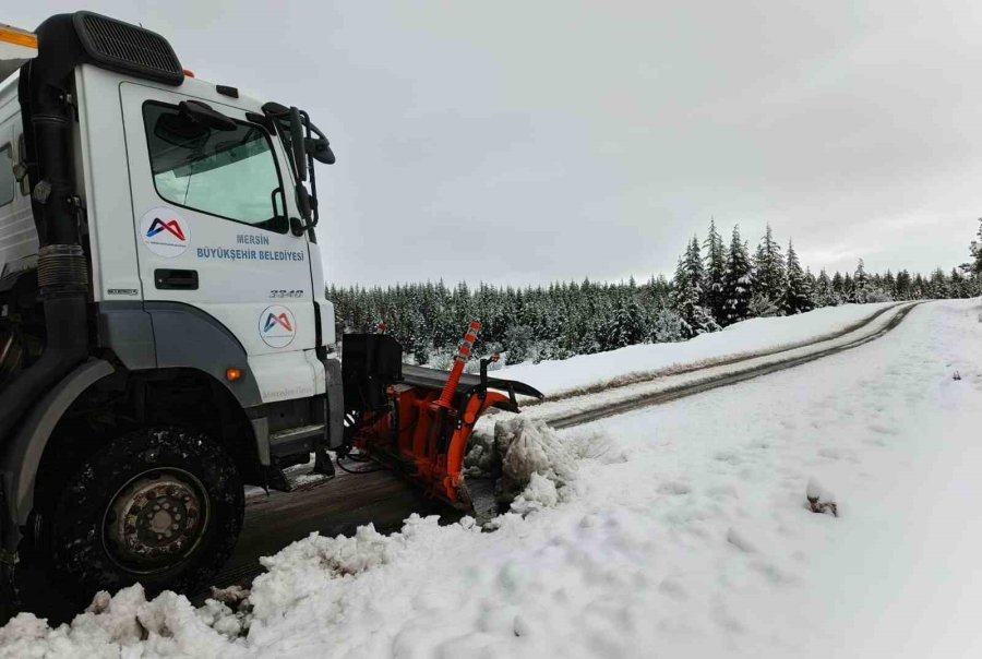 Mersin’in Yüksek Kesimlerinde Karla Mücadele Sürüyor