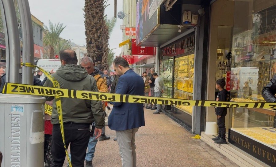 Kuyumcuda Silahlı Soygun: Önce 1 Kilo İstedi, Sonra 100 Gramlık Külçeyi Alıp Kaçtı