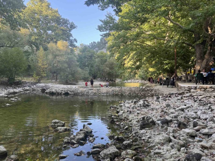 Toroslar’da Yağış Bereketi Kuruyan Üzümdere Irmağını Yeniden Canlandırdı, Şelaleler Coştu