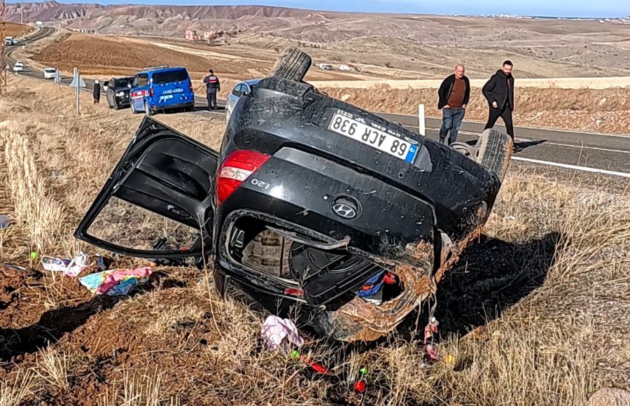 Aksaray’da Takla Atan Otomobilin Sürücüsü Yaralandı