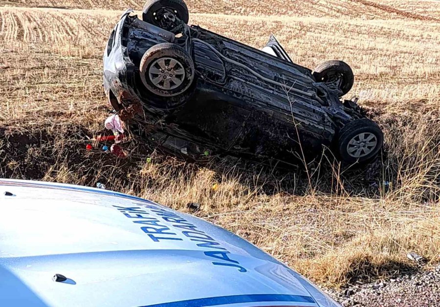 Aksaray’da Takla Atan Otomobilin Sürücüsü Yaralandı