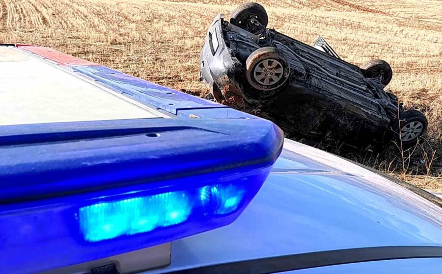 Aksaray’da Takla Atan Otomobilin Sürücüsü Yaralandı