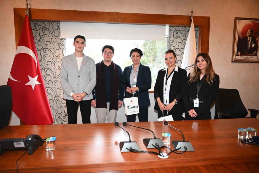 Kemer Belediyesi Gençlik Meclisi’nden Lösev’le İş Birliği