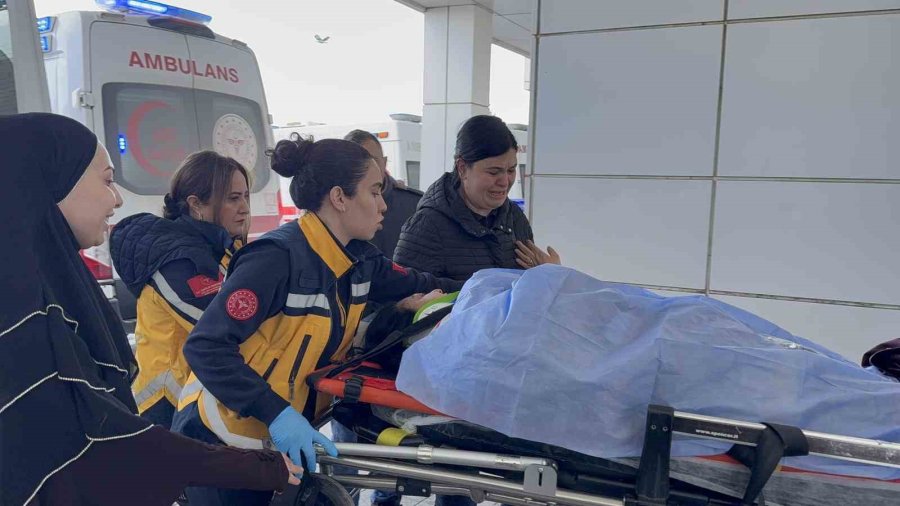 Aksaray’da Takla Atan Otomobilin Sürücüsü Yaralandı