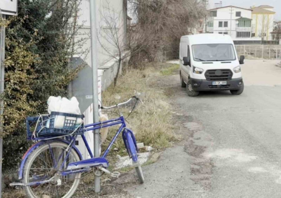 Kamyonet Bisiklete Çarptı: 1 Yaralı