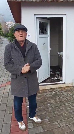 Alanya’da Umumi Tuvaletin Camları Ve Seramiklerini Kırdılar