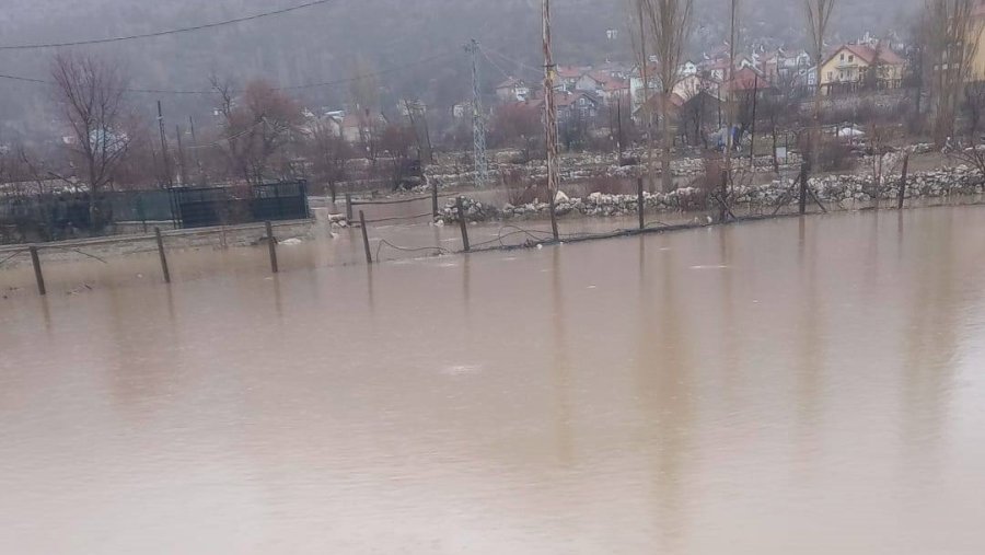 Derebucak’ta Araziler Sular Altında Kaldı