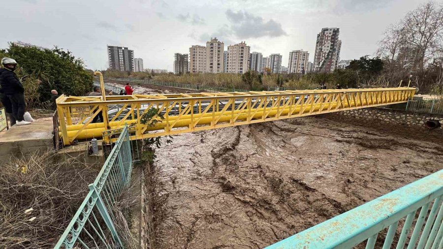 Mersin’de Şiddetli Yağış Sel Ve Su Taşkınlarına Neden Oldu