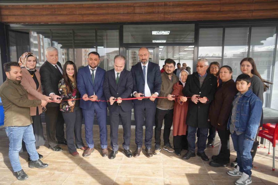 Gül Sinem Dönertaş’ın Anısı Niğde’de Kurulan Kütüphane İle Yaşatılıyor