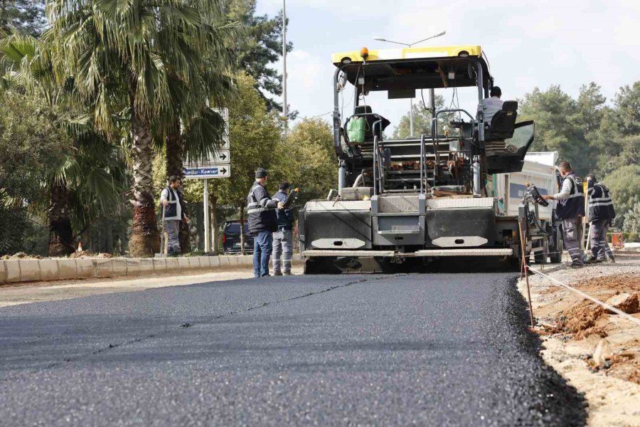 Yağış Sonrası Bozulan Yollar Onarılıyor