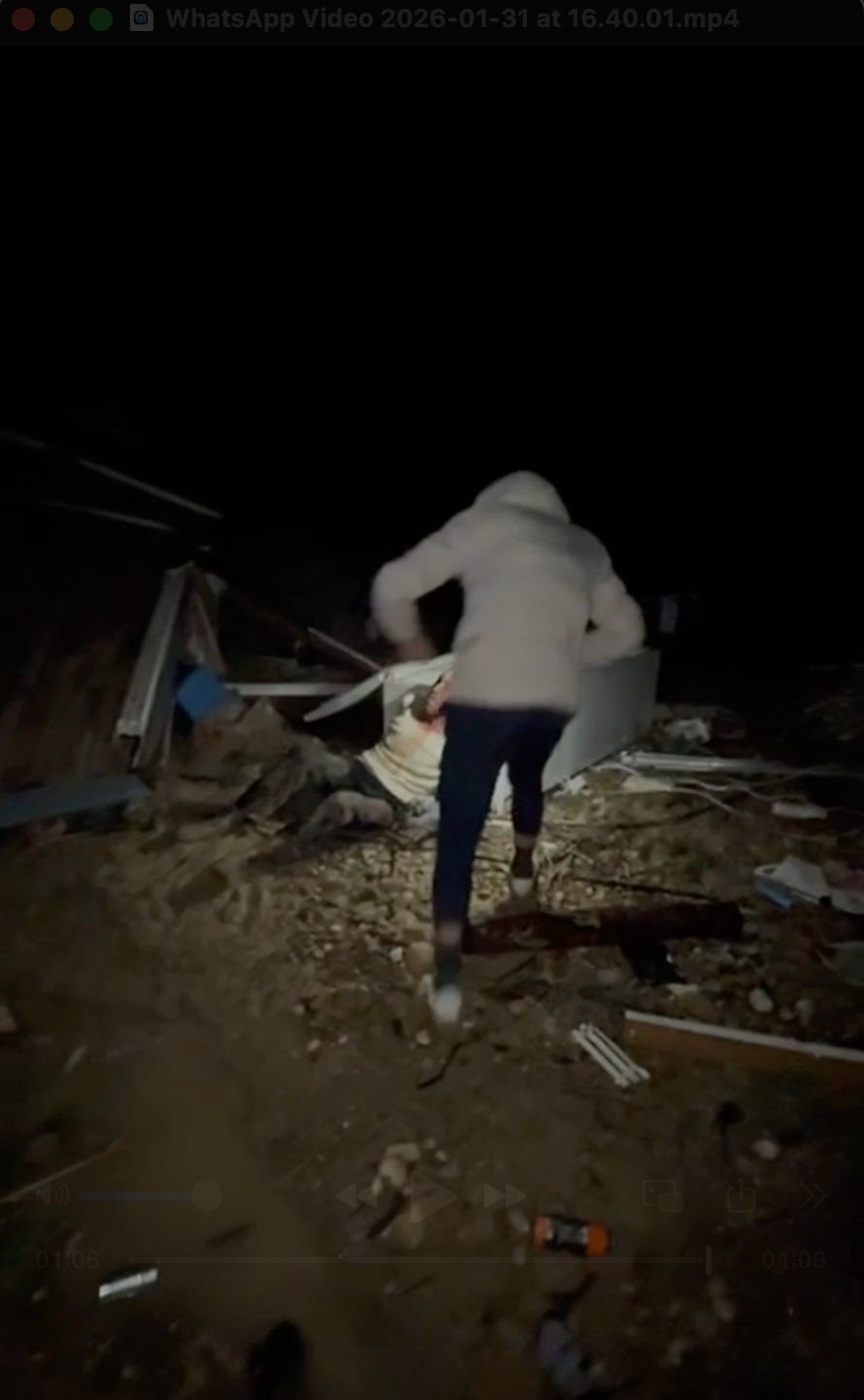 Hortumun Savurduğu Konteynerdeki Yaralı Adamın Bulunduğu Anların Görüntüsü Çıktı