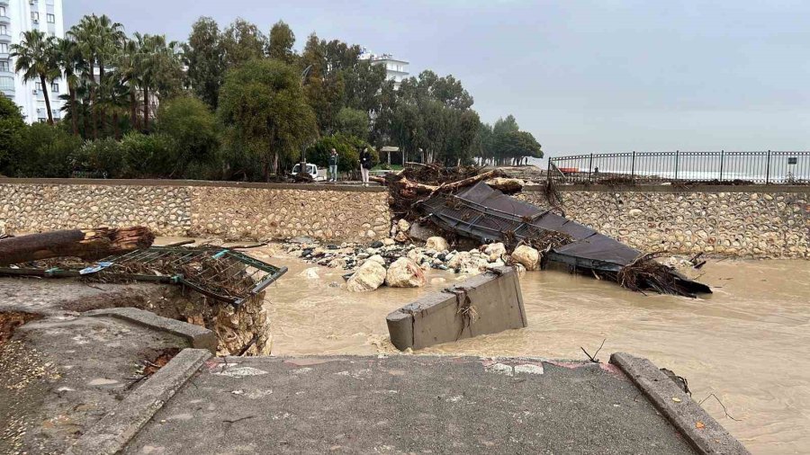 Mersin’de Yıkılan Köprü Ve Su Basan Sitelerin Son Durumu Dronla Görüntülendi