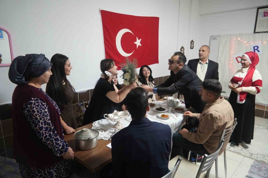 Niğde’deki Drama Kursu, Katılımcılarına Özgüven Kazandırıyor