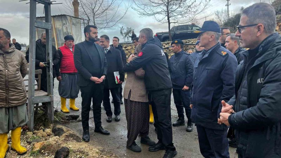 Mersin’deki Selden Geriye Bu Görüntüler Kaldı: 51 Ev Ve İşyeri Zarar Gördü, 12 Kişi Kurtarıldı
