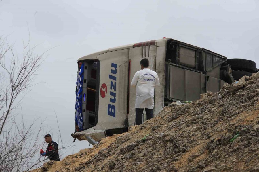Kazada Yaralanan Yolcu O Anları Anlattı: "önce Yan Yatıp Süründük, Sonra Bariyer Saplandı"