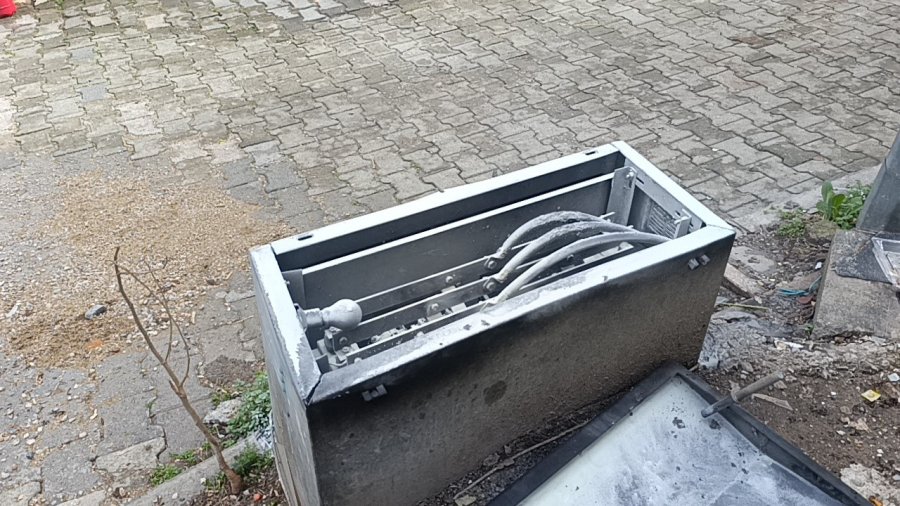 İtfaiyeye Park Engeli: İtfaiye Erleri Yangına Tüplerle Koşarak Müdahale Etti