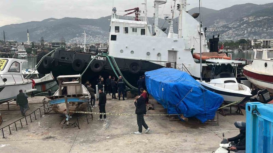 Alanya’da Denizde Erkek Cesedi Bulundu