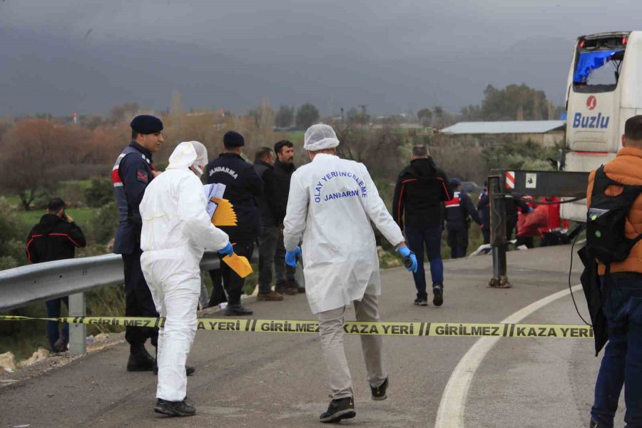 Kazada Yaralanan Yolcu O Anları Anlattı: "önce Yan Yatıp Süründük, Sonra Bariyer Saplandı"