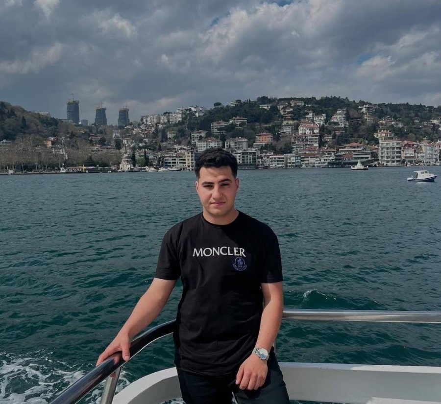 Burdur’daki Feci Kazada Hayatını Kaybeden Anne Oğul Gözyaşları İçinde Yan Yana Toprağa Verildi