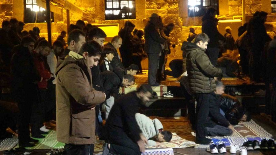 Konya’da Berat Kandili Coşkusu