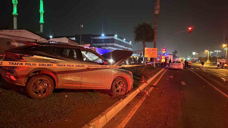 Araç Yaya Geçidinden Geçmek İsteyen Vatandaşlara Çarptı: 3 Ölü, 3 Yaralı