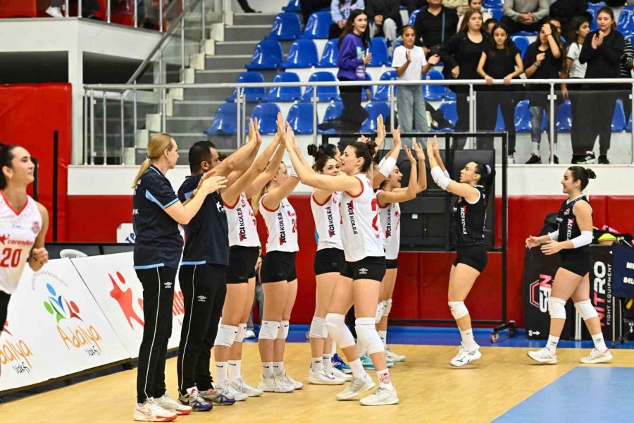 Muratpaşa Belediyespor Çıkışta