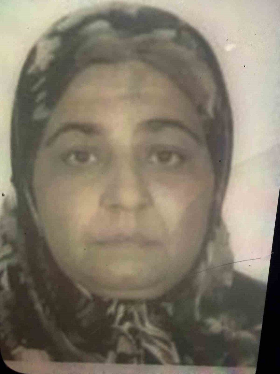 Burdur’daki Feci Kazada Hayatını Kaybeden Anne Oğul Gözyaşları İçinde Yan Yana Toprağa Verildi