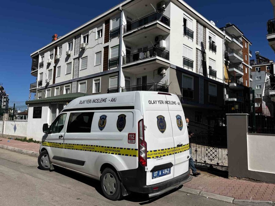 Antalya’da Tartıştığı 37 Haftalık Hamile Eşini Dizlerinden Vurdu