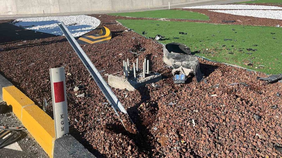 Alanya’da Suv Araç İle Otomobil Çarpıştı: 3 Yaralı