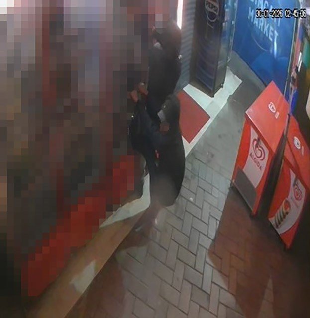 Alanya’da Araçların Lastiklerini Kesen, Tuvalete Zarar Verip, Marketten Yiyecek Ve İçecek Alan 3 Şüpheli Yakalandı