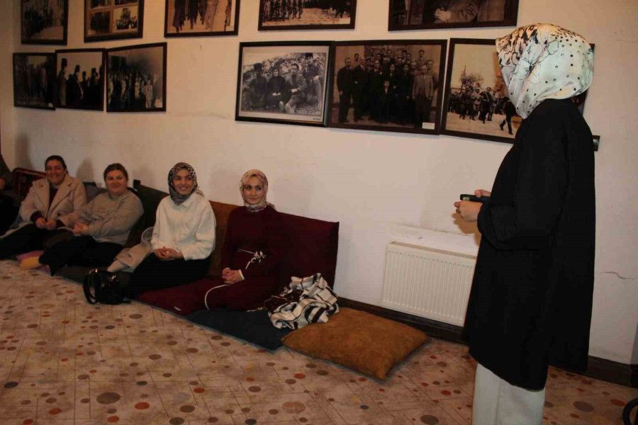 Bor İlçe Halk Kütüphanesi’nden Annelere Eğitim, Çocuklara Eğlence