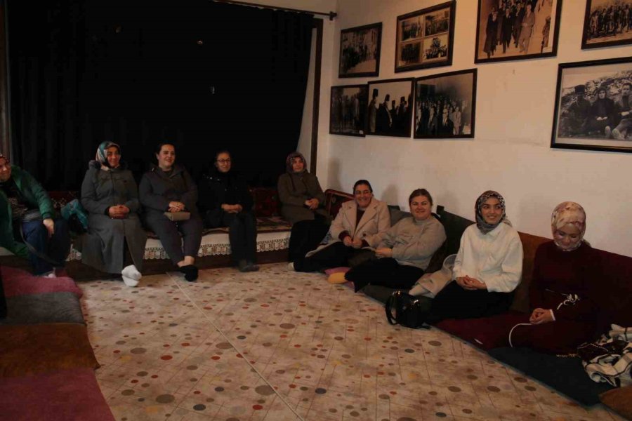 Bor İlçe Halk Kütüphanesi’nden Annelere Eğitim, Çocuklara Eğlence