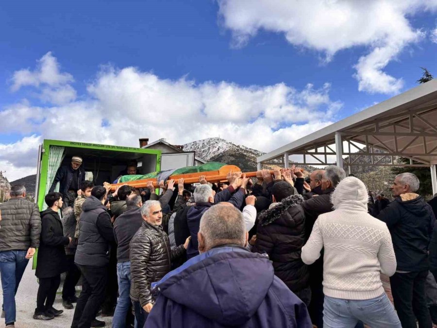 Burdur’daki Kazada Hayatını Kaybeden Gence Memleketi Konya’da Acı Veda