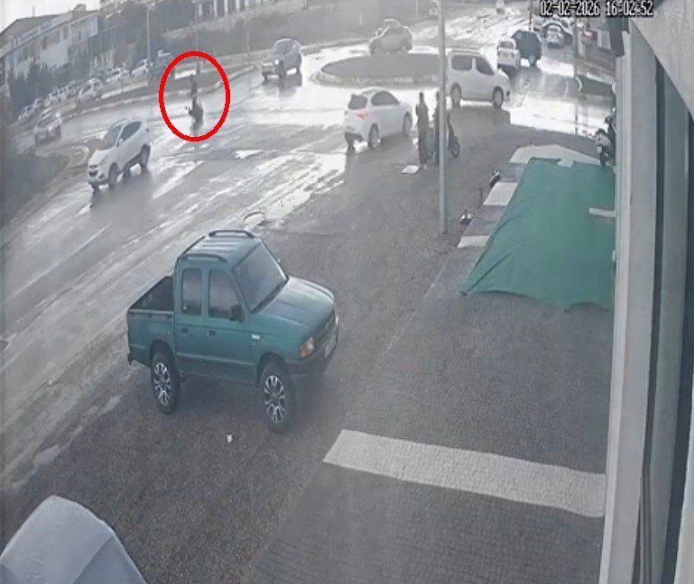 Manavgat’ta Otomobille Çarpışan Motosikletli Yaralandı