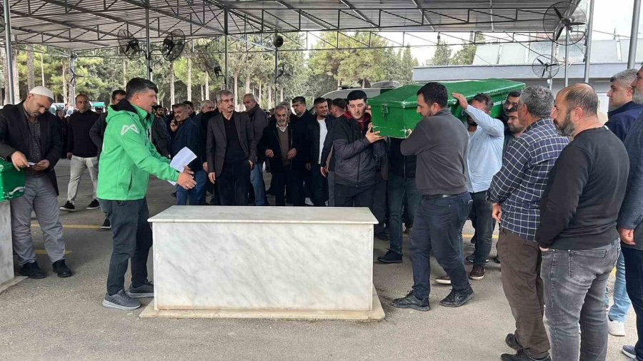 Mersin’deki Kazadan Acı Hikaye: İkizleri Ölüm Ayırdı, 3 Cenaze Yan Yana Defnedildi