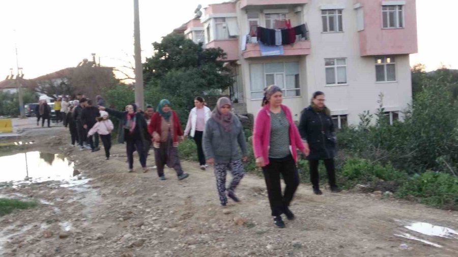 Arazi Sahiplerinin Mahkeme Kararıyla Kapattırdığı Yol Mahalle Sakinlerini İsyan Ettirdi