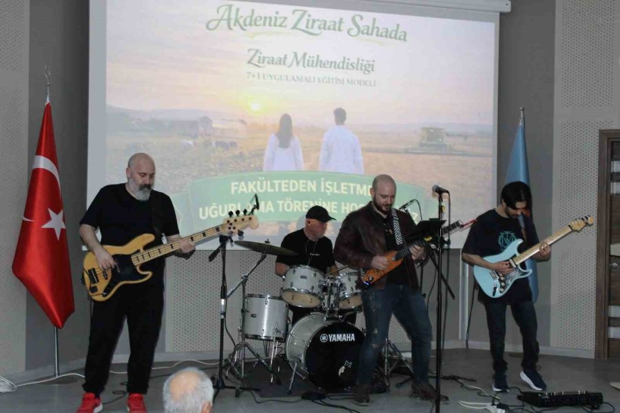 Aü Ziraat Fakültesi 225 Öğrencisini Uygulamalı Eğitim İçin Sahaya Uğurladı