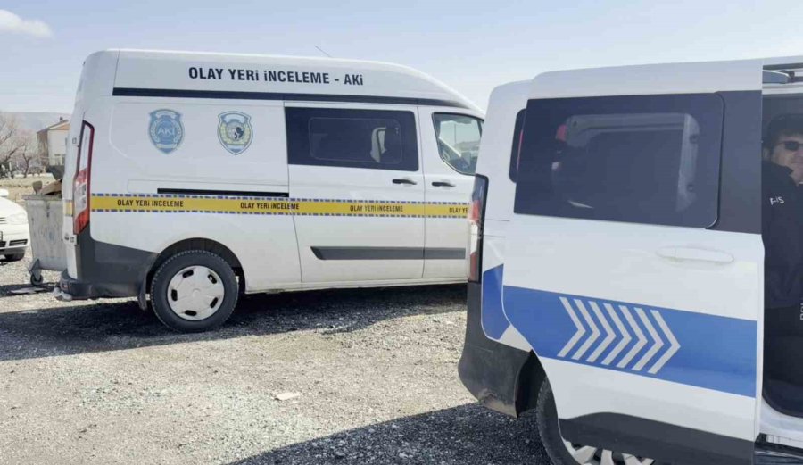 Aksaray’da Çatıdan Düşen İşçi Ağır Yaralandı