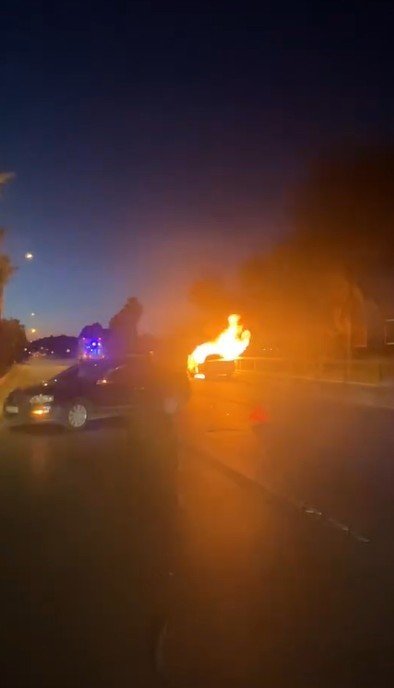 Alanya’da Çarpışan Araba Alev Topuna Döndü