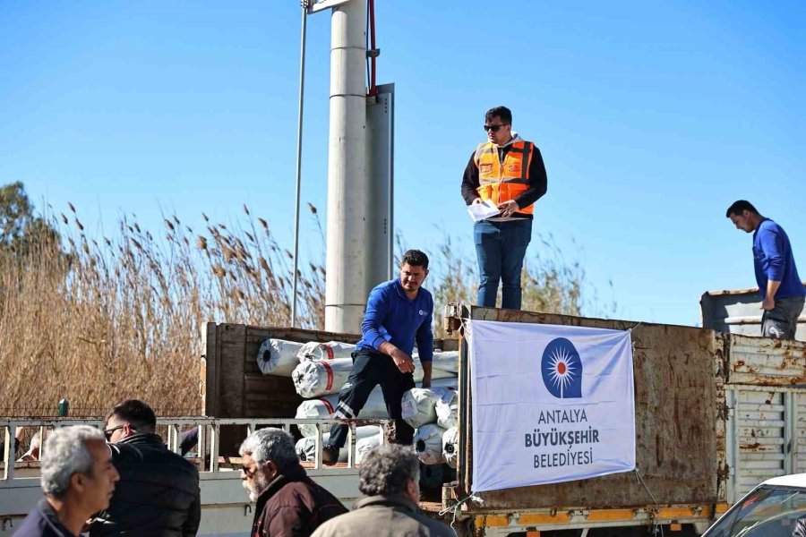 Büyükşehirden 121 Çiftçiye 212 Bin 400 Metrekare Sera Naylonu Desteği