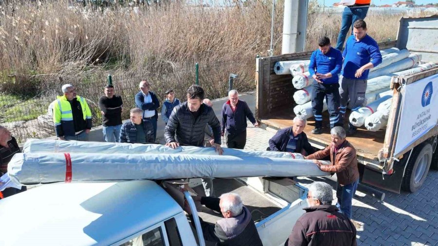 Büyükşehirden 121 Çiftçiye 212 Bin 400 Metrekare Sera Naylonu Desteği