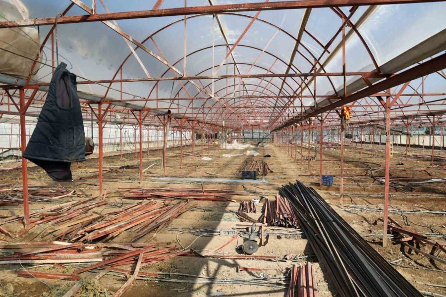 Büyükşehirden 121 Çiftçiye 212 Bin 400 Metrekare Sera Naylonu Desteği