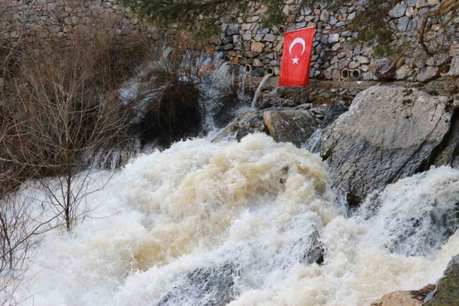 Konya’da Eriyen Kar Suları Göksu Nehri’ni Coşturdu