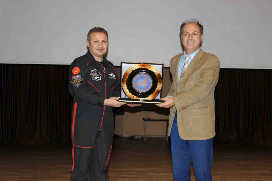 Türkiye’nin İlk Astronotu Alper Gezeravcı: "ay’a Gitmek Üzere İkinci Görevin Eşiğine Gelmiştik, Mart Ayına Ötelendi Şu Anda"