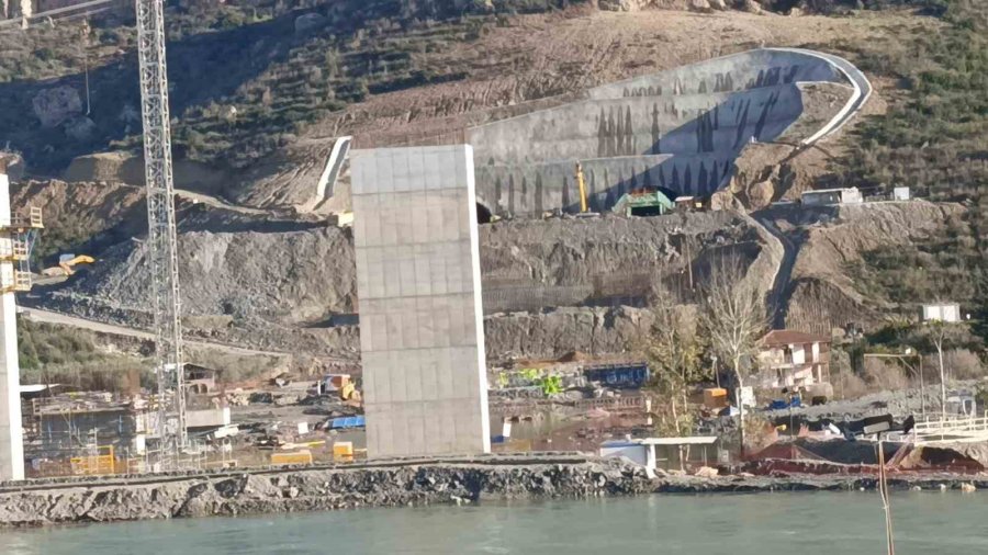 Manavgat Irmağı Taştı, Antalya-alanya Otoban Şantiyesi Sular Altında Kaldı