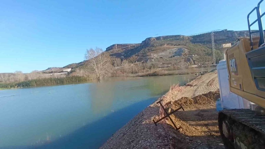 Manavgat Irmağı Taştı, Antalya-alanya Otoban Şantiyesi Sular Altında Kaldı