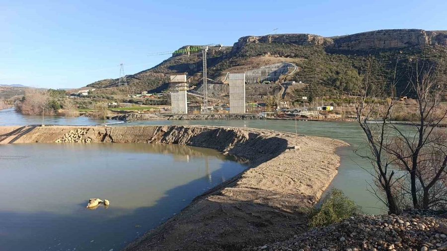 Manavgat Irmağı Taştı, Antalya-alanya Otoban Şantiyesi Sular Altında Kaldı