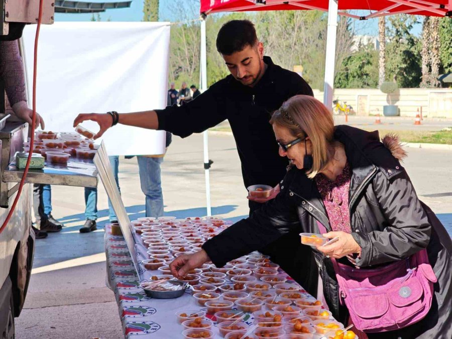 Kepez’de Trafik Kazasında Hayatını Kaybeden Aü Öğrencileri İçin Lokma Hayrı