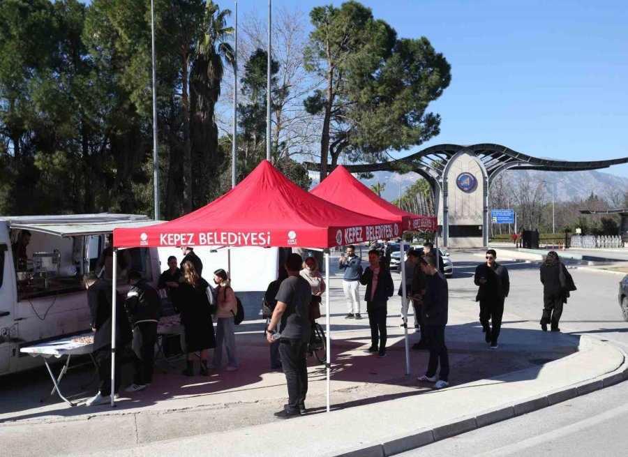 Kepez’de Trafik Kazasında Hayatını Kaybeden Aü Öğrencileri İçin Lokma Hayrı